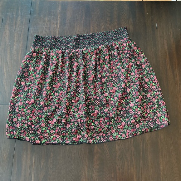 Xhilaration Black with Pink/Burgundy/Green Delicate Floral Print Skirt - Picture 11 of 15